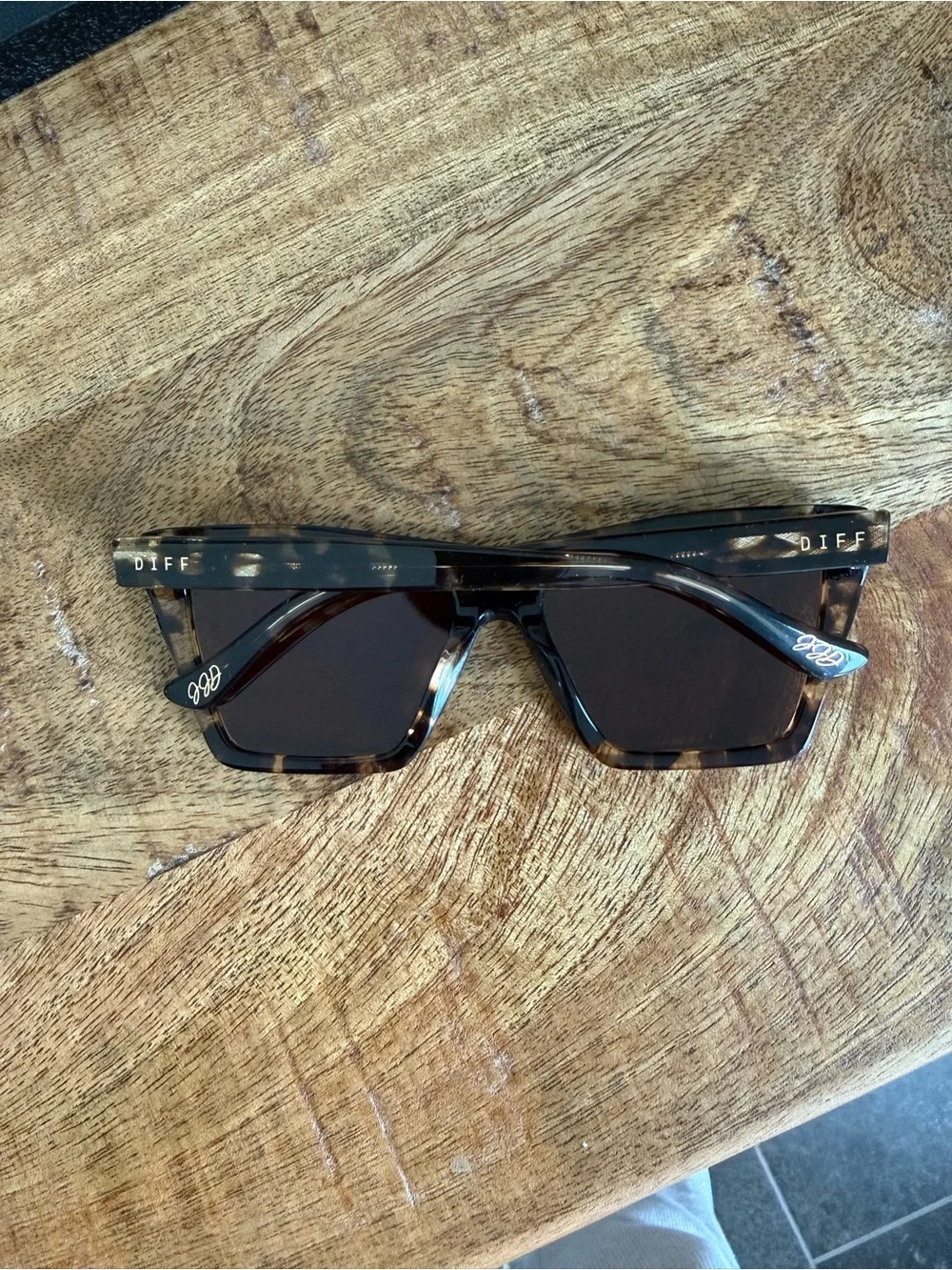 Diff Eyewear Espresso Tortoise Sunglasses - Vivi - Jessie James Decker